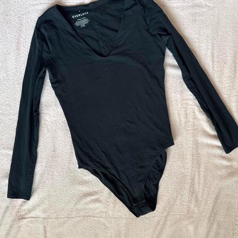 Everlane black supima cotton v-neck bodysuit Size M